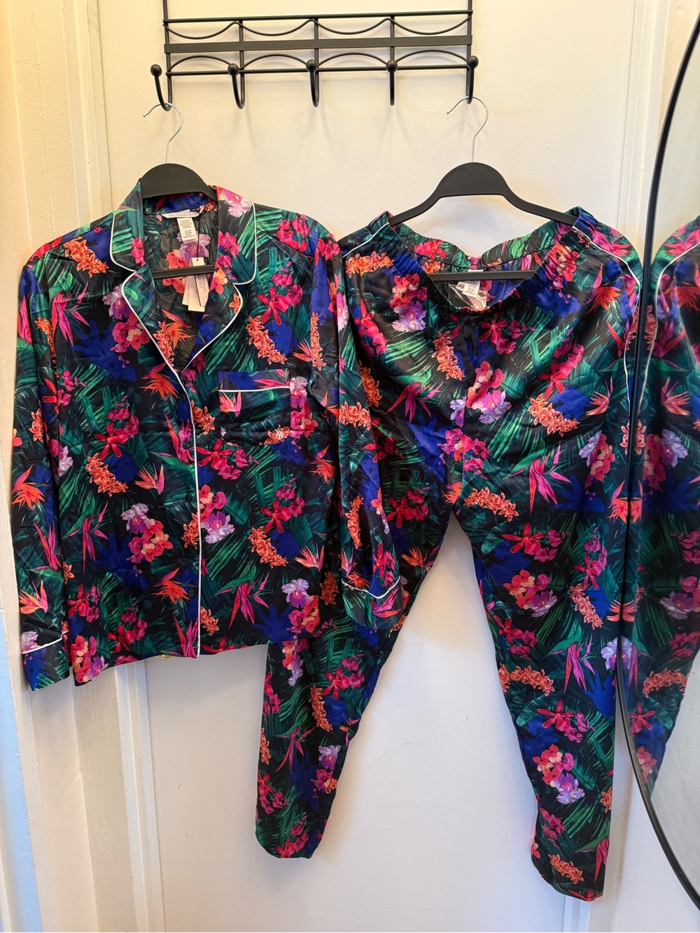 NWT Victoria’s Secret Satin Pajama Set Size small